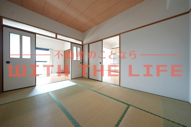 エテルナ・エーカーズ【10,000円キャッシュバック対象物件】の和室|明るい和室です