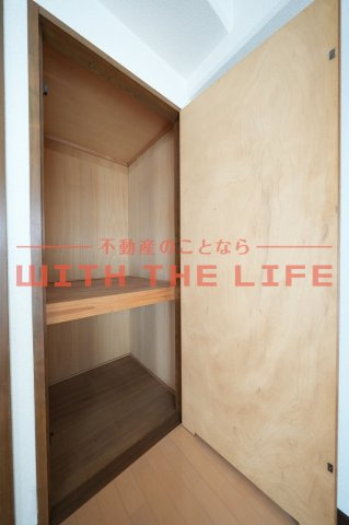 エテルナ・エーカーズ【10,000円キャッシュバック対象物件】の内装|独立洗面台あり、毎朝おしゃれに忙しい女性の方におすすめです