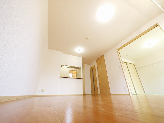 ラフィナートＢ・Ｃの内装|明るい色調の室内です