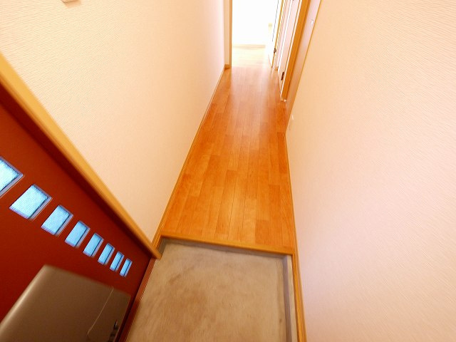 ラフィナートＢ・Ｃの玄関|明るい玄関です