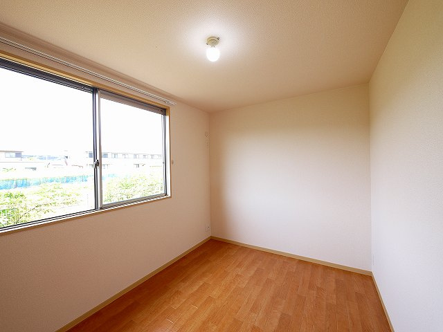 ラフィナートＢ・Ｃの寝室|ゆとりの広さです