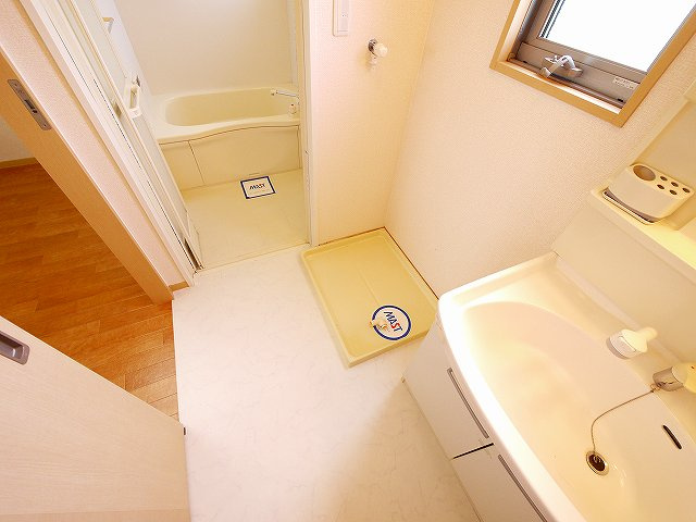 ラフィナートＢ・Ｃの洗面所|ゆったりとスペースのある洗面所