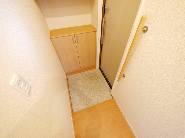 ルミナスＡ・Ｂの玄関|明るい玄関です