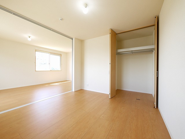 ルミナスＡ・Ｂの洋室|明るい洋室です