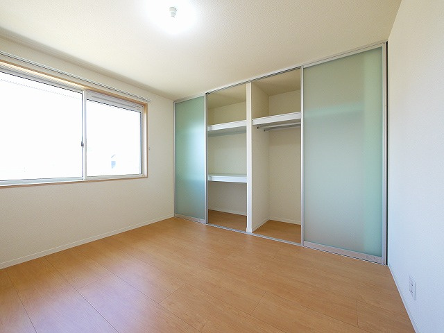 ルミナスＡ・Ｂの洋室|広々とした洋室です