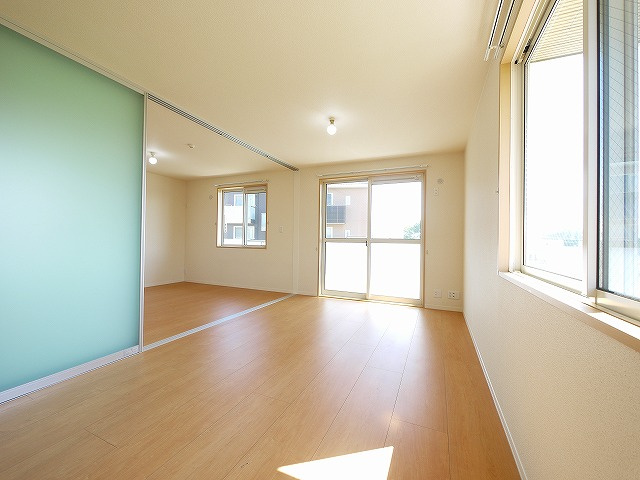 ルミナスＡ・Ｂの寝室|使い勝手のいい寝室です