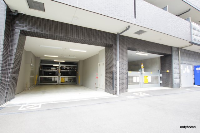 プレサンス谷町九丁目駅前　仲介手数料無料の駐車場