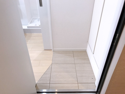 【玄関】 | LUORE三宿