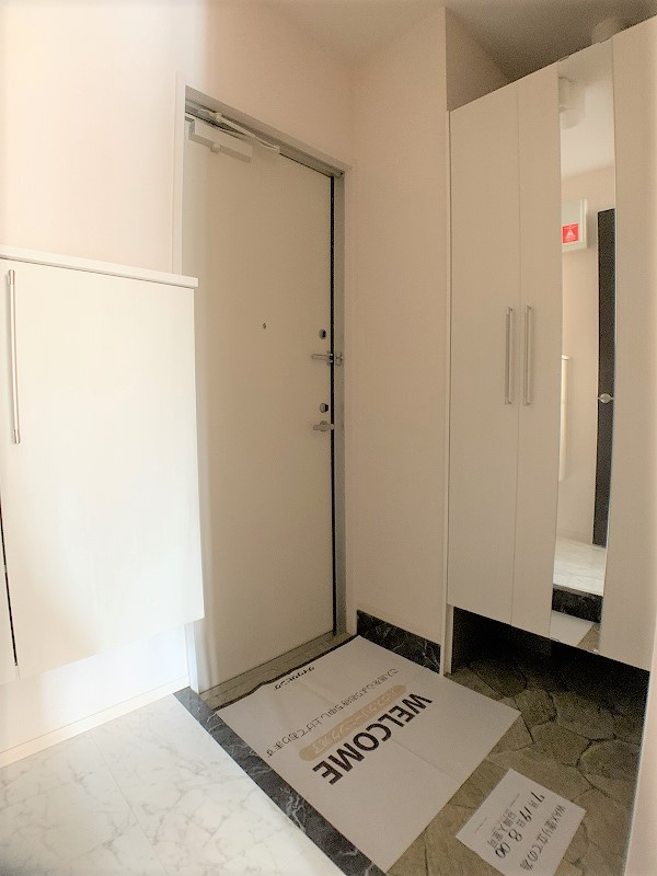 セジュール南大通の玄関