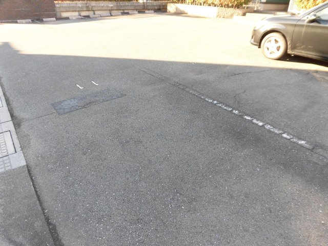 ハピネス花水木Bの駐車場