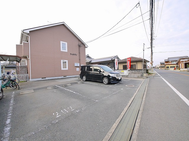 シェルマンの駐車場|駐車場に車を止められます