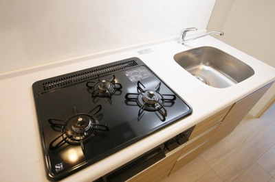 【キッチン】 | ＡＬＩＶＩＯ西落合 | システムキッチン（3口ガスコンロ・グリル付）