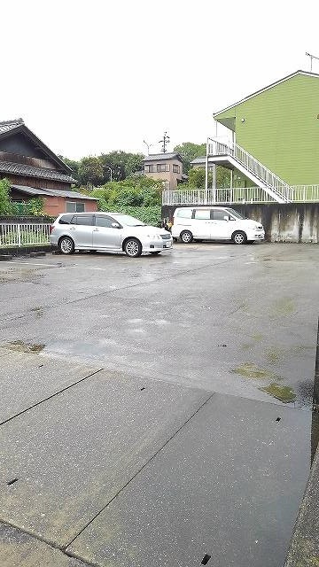 シャルマン苗代の駐車場