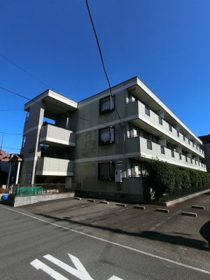 【外観】 | カサグランデMOTOKI | 南武線「久地」駅より平坦な道を徒歩3分♪スーパー・コンビニも近くて便利な立地の3階建てマンションです♪