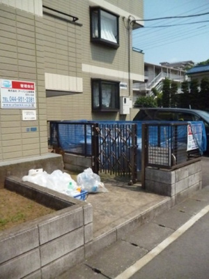 【その他共用部分】 | カサグランデMOTOKI | 敷地内ごみ置き場でごみ出しもらくらく～♪忙しい社会人さんや主婦さんにもうってつけ！