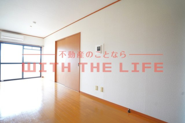 エテルネルソレイユIII【キャッシュバック対象物件】の居間・リビング|ゆったりとしたリビングです