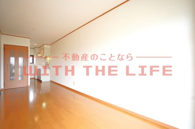 エテルネルソレイユIII【キャッシュバック対象物件】の居間・リビング|リビングです