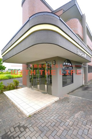 エテルネルソレイユIII【キャッシュバック対象物件】のエントランス|落ち着いたエントランスです
