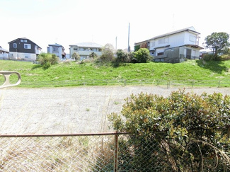 【展望】 | 洋室7帖のお部屋の窓からの景観です！周りに視界を遮る建物がないので景色がよく見渡せます！