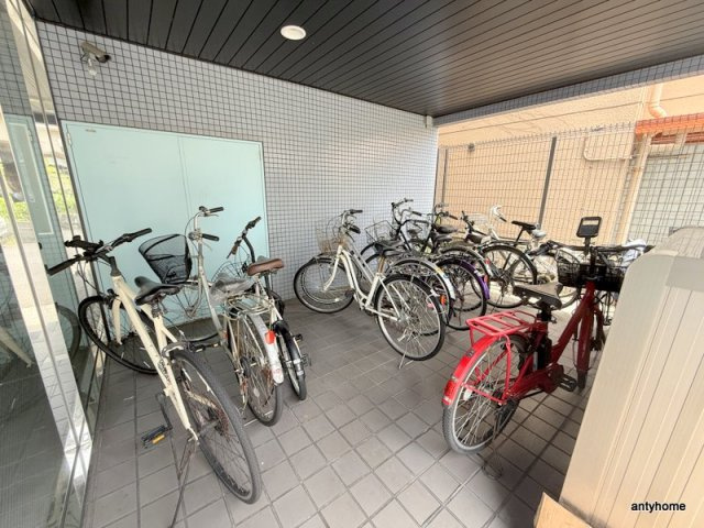 ル・シェル淡路　仲介手数料無料の駐車場