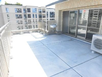 SIL・ELA御所南（シルエラ御所南）のバルコニー|東向き広々ルーフバルコニー