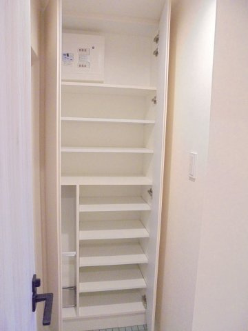 CRESCENT　COURTの玄関