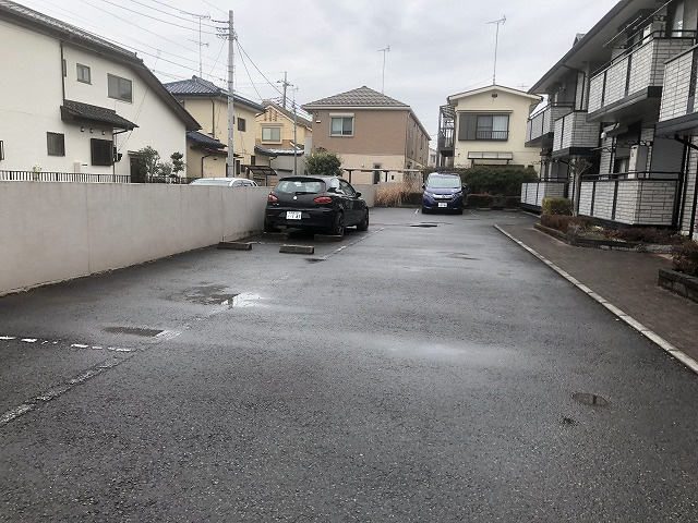 アルカディアFの駐車場