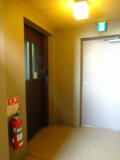 【その他共用部分】 | 重厚で落ち着いた玄関ドアです