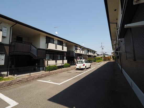 アルパポンテの駐車場