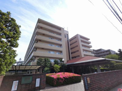 【外観】 | ライオンズマンション大倉山 | 東急東横線「大倉山」駅徒歩10分の好立地です。
総戸数198戸の大規模マンションです。
平成30年3月リノベーション済。