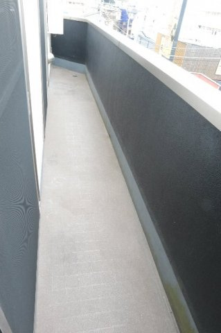 【バルコニー】 | Peace船橋 | 外からの目が気にならないバルコニーで洗濯物が干せます
