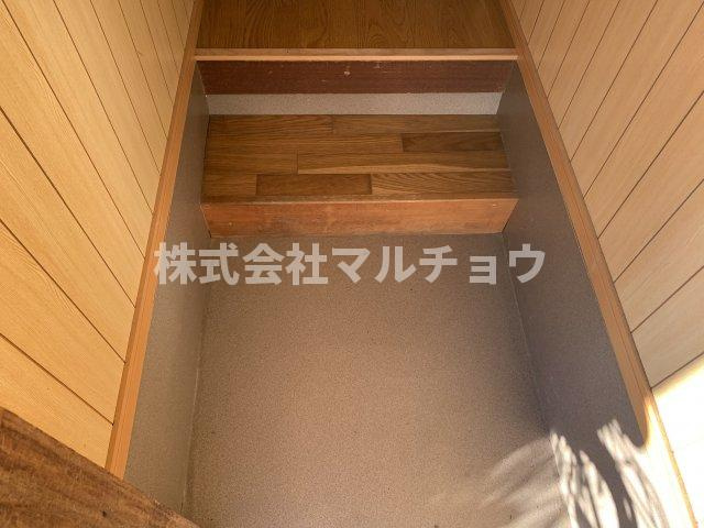 旭ハイツの玄関|収納もある玄関です