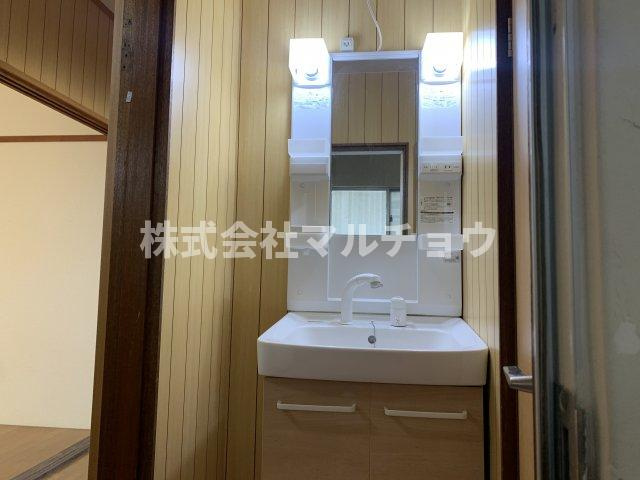 旭ハイツの洗面所|コンパクトで使いやすい洗面所