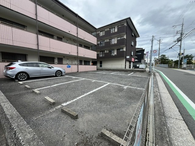 ヒカリハイツドイⅡの駐車場