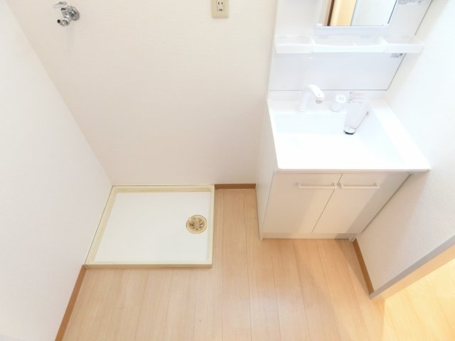 ヒカリハイツドイⅡの洗面所|同施工会社の写真