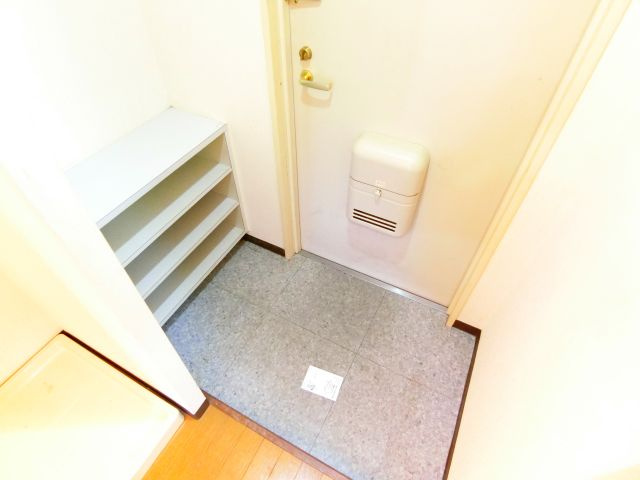 レジデンス遊園前の玄関