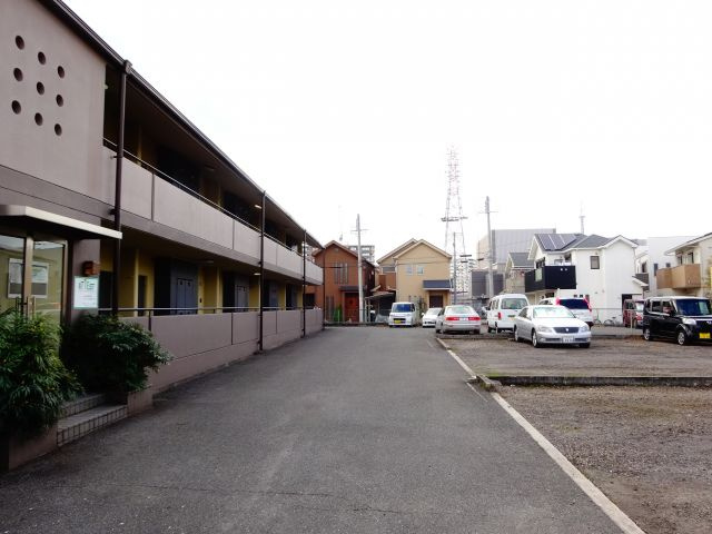 レジデンス遊園前の駐車場