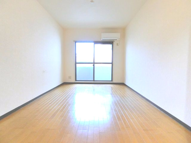 レジデンス遊園前の居間・リビング