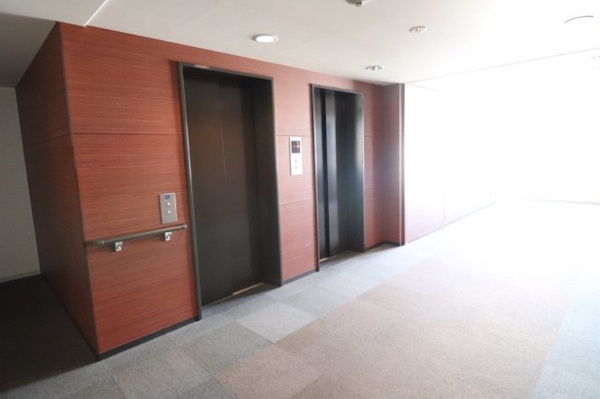 【その他共用部分】 | 【エレベーターホール】エレベーターは、低中層用と2基と高層用1基に分かれています！