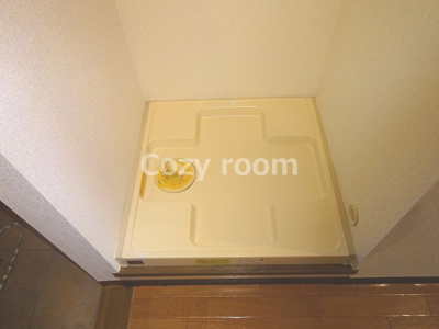 【設備】 | リュミエール江坂 | 室内洗濯機置き場です