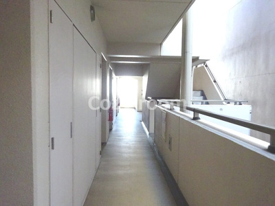 【その他共用部分】 | リュミエール江坂 | 共有廊下です