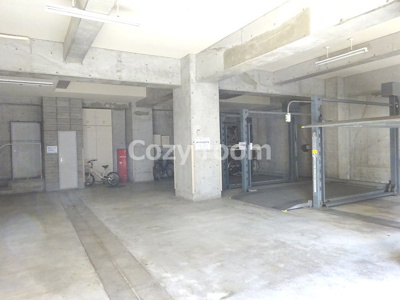 【駐車場】 | リュミエール江坂 | 駐車場や駐輪場です。