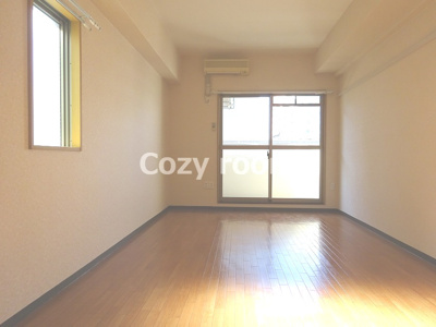 【居間・リビング】 | リュミエール江坂 | こちらのリビングで趣味の時間をお楽しみください