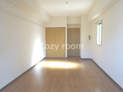 【居間・リビング】 | リュミエール江坂 | 広くて使いやすいリビングです