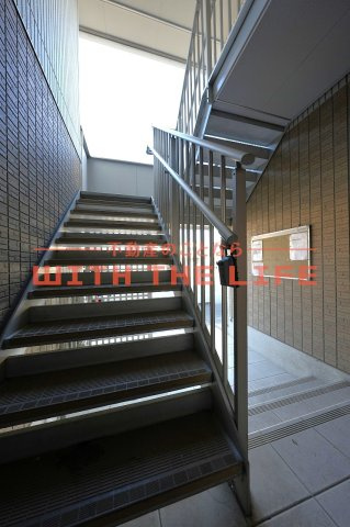 ラポールハピネス【キャッシュバック対象物件】のエントランス|ゆとりのあるエントランスです