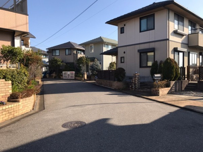 【前面道路含む現地写真】 | 守谷市美園　中古一戸建　日当たり景観　積水ハウス施工 | ゆったりとした土地区画整理済の街並み