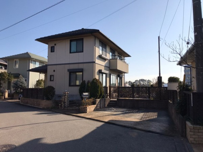 【前面道路含む現地写真】 | 守谷市美園　中古一戸建　日当たり景観　積水ハウス施工 | 東、南、西側が間隔空いていて開放感あり