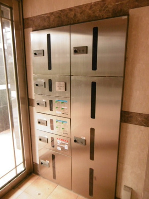 【エントランス】 | サリエラ | 宅配ボックス