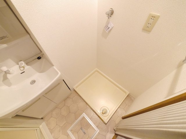 シャロン鷹取東の洗面所