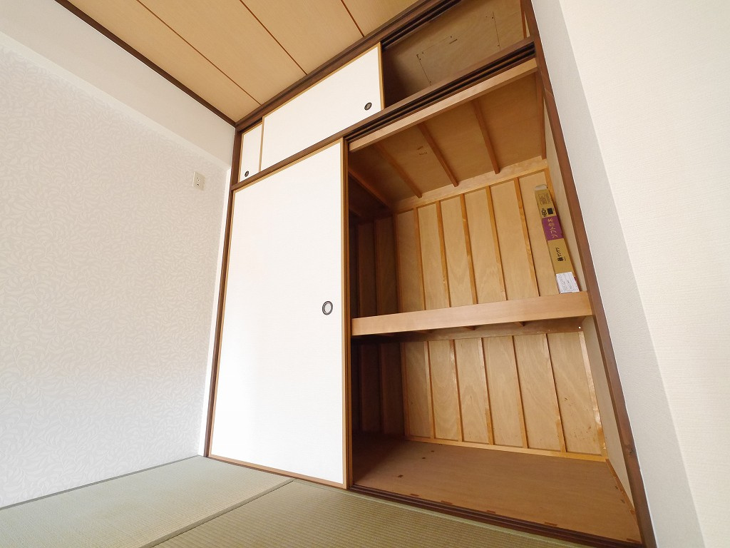 シャロン鷹取東の収納